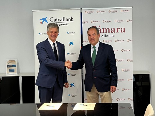 CaixaBank y Cámara Alicante renuevan su colaboración y presentan 'Panorámica Alicante'