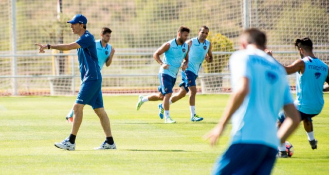 Iván López, baja durante más de tres semanas por un edema óseo en la rodilla