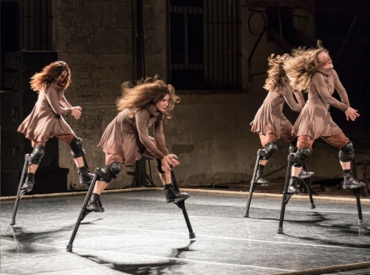 Burriana recibe la danza de 'Migrare' y 'La fregona del Sr. Mutt'