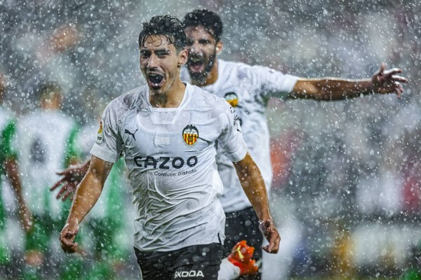 André Almeida se mete en el Top3 de centrocampistas sub-23 con sus regates
