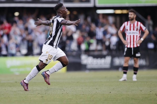 Koné compró el billete para el 'play off'