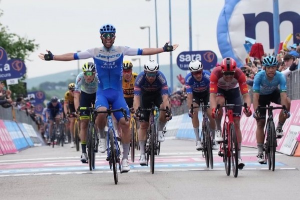 Matthews suma su tercer triunfo en el Giro en el sprint de Melfi