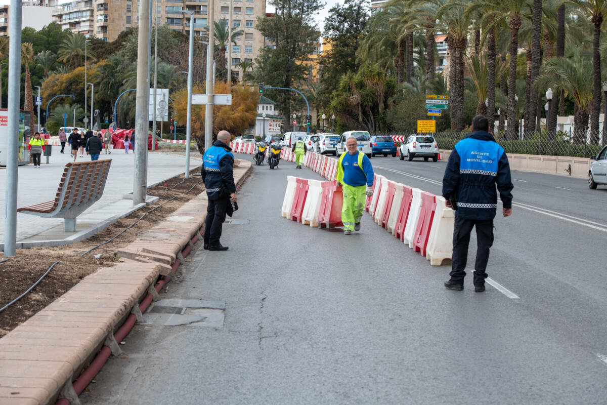 El inicio de las restricciones de tráfico de un carril, durante la primera fase de las obras. Foto: RAFA MOLINA - 