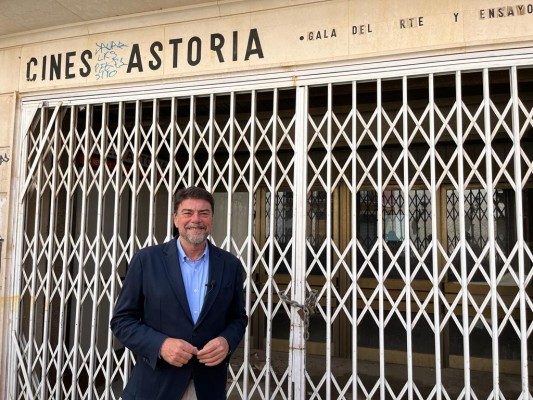 Barcala anuncia la compra de los cines Astoria de Alicante para destinarlos a filmoteca
