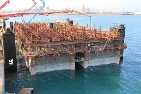Rover desarrolla un proyecto piloto para minimizar los efectos del oleaje en el Puerto de Valencia