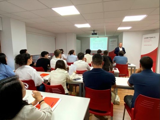 Los estudiantes universitarios mejoran su empleabilidad con 'Auditor por un día'