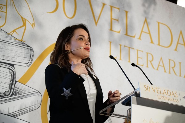 La periodista Carme Chaparro lleva a las 'Veladas literarias' de Maestral su éxito de Sant Jordi