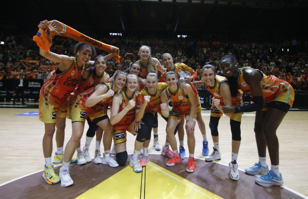 El Valencia consigue su primera Liga cinco años después de su ascenso
