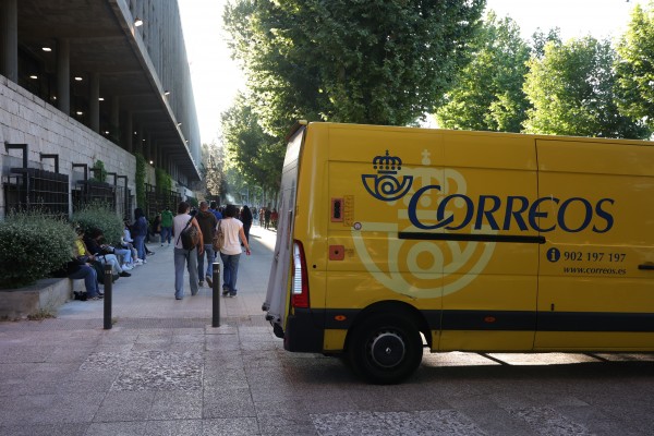 Más de 84.000 personas se examinan este domingo para acceder a los 7.757 puestos fijos de Correos