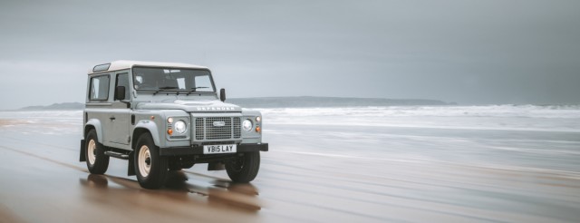 Land Rover Classic presenta el Classic Defender Works V8 Islay Edition