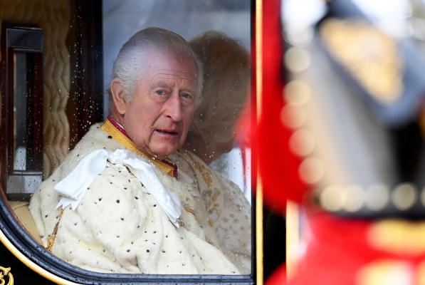Carlos III, coronado rey de Inglaterra