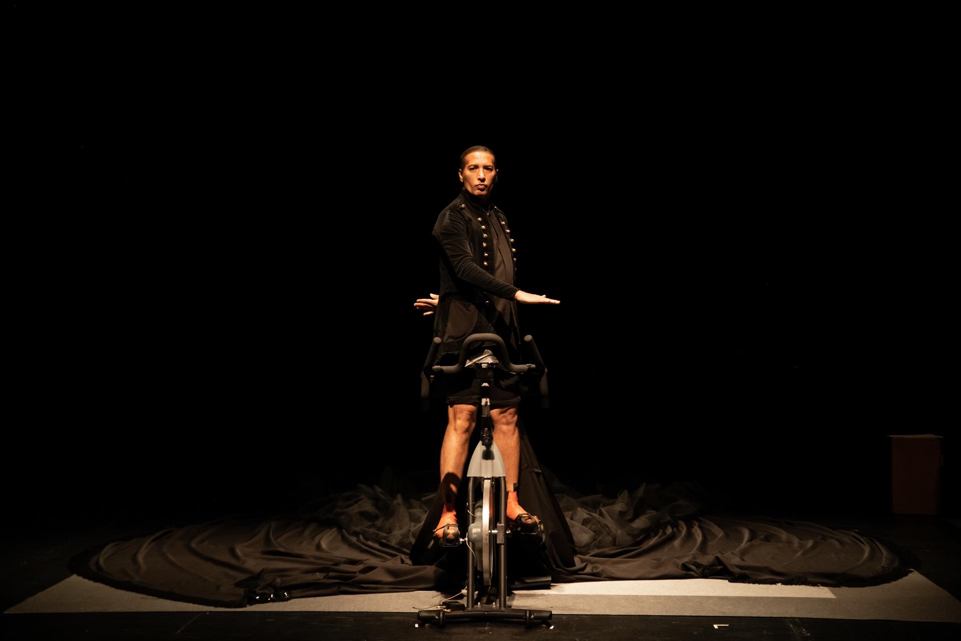 El bailaor Israel Galván reinterpreta la danza ritual y sagrada con 'Seises' en el Principal 