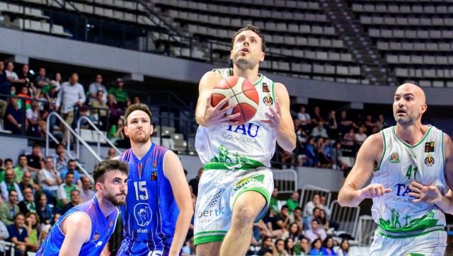 El TAU Castelló se aferra a sus opciones de 'play off'