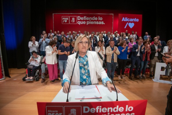 Ana Barceló: 