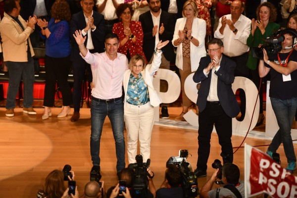 Sánchez anuncia en Alicante 560 millones para reforzar la enseñanza en tecnología