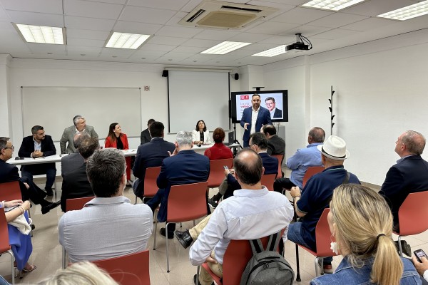 Simó (PSPV) se compromete con 