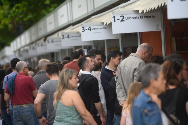 La Fira del Llibre lliura els seus premis a Josep Piera i Elvira Lindo