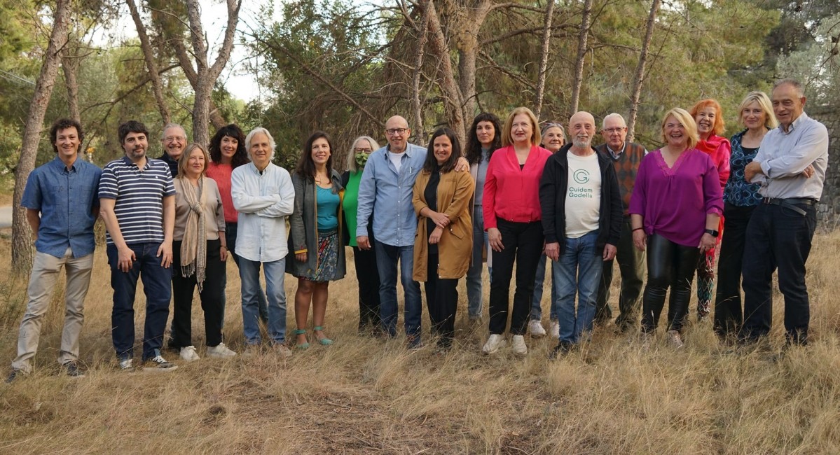 Integrantes de la lista de Cuidem Godella, partido creado tras el al PAI en el bosque de la Torre del Pirata. Foto: Cuidem Godella - 