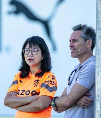 Los dos escenarios del club, a debate en Singapur