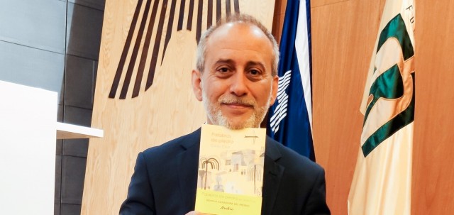 Ginés Cruz habla en San Javier de su novela sobre el viaje de un padre y un hijo autistas