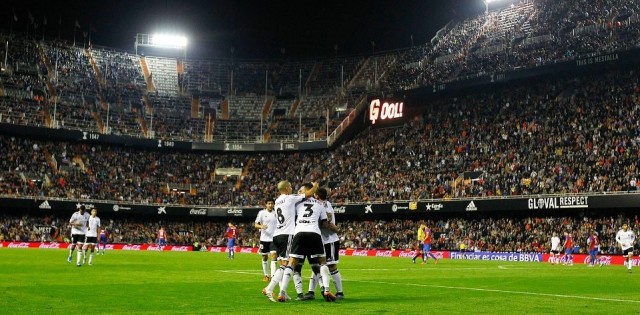 El Valencia golea pero no convence