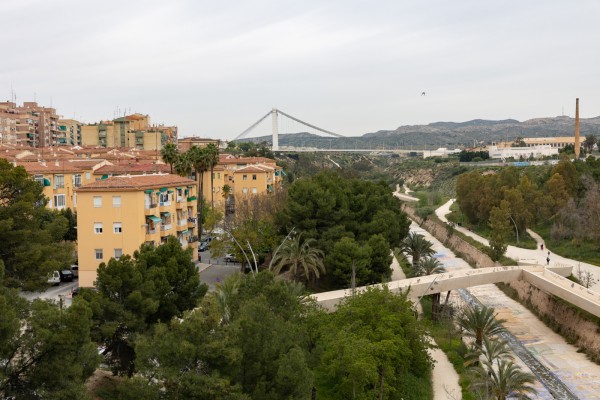 La pasarela 'volante' de Carrús en Elche arrancará de un nivel inferior a Olegario Domarco y las viviendas