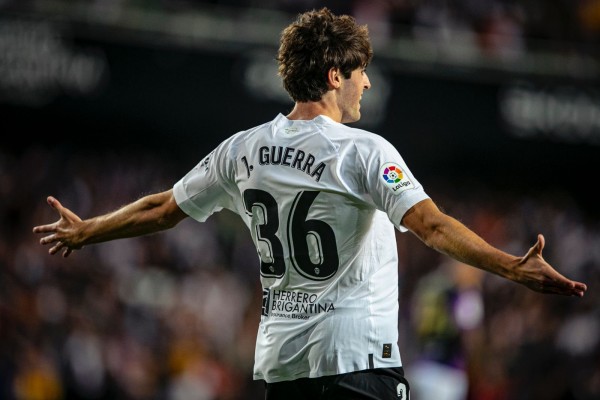 Javi Guerra y Diego López roban minutos