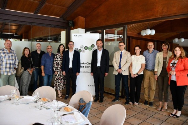 Una reunión del PSOE de Elche con Icie por las elecciones muestra que plantean un tercer hospital