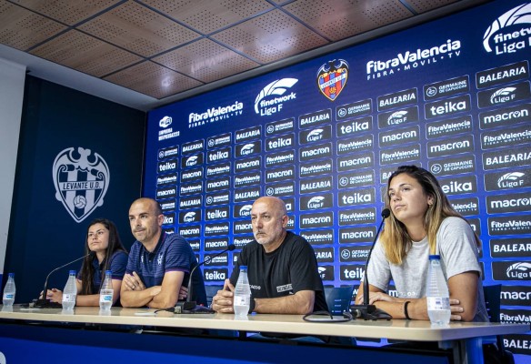 Jesús Oliva: “No hace falta motivar a las futbolistas, es un partido especial”
