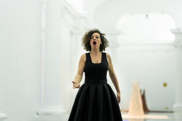 Matilde Ferrer y Èlia Casanova promueven un festival de música entre rosales