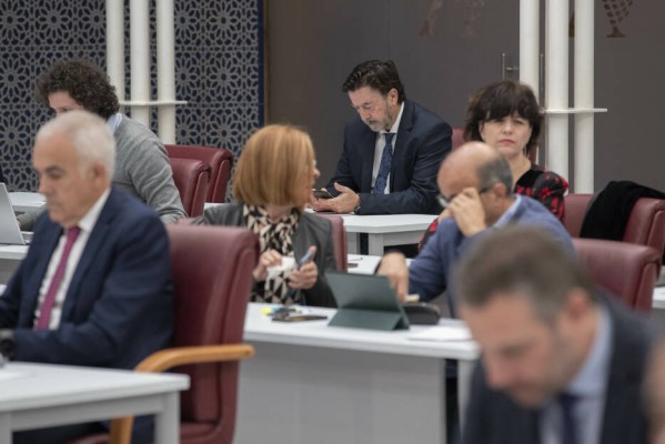 La Asamblea Regional renovará los móviles de alta gama de sus diputados e invertirá más de 1.100 euros por terminal