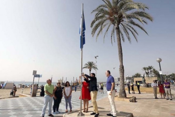 Alicante revalida sus cinco banderas azules con distinción a la accesibilidad en El Postiguet