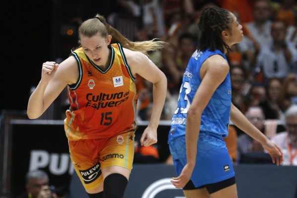 Valencia Basket vence a Perfumerías Avenida en el primer partido y tiene a tiro el título de Liga