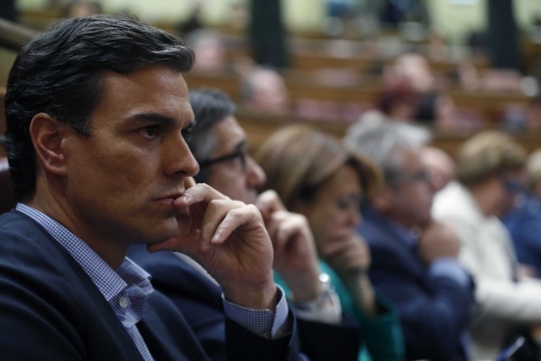 Sánchez renuncia a su acta de diputado y anuncia su candidatura al próximo Congreso del PSOE