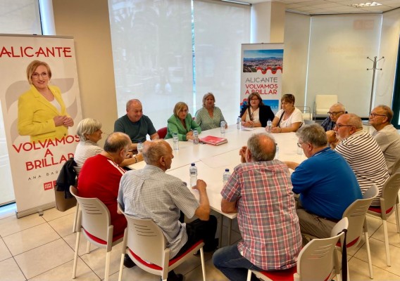 Barceló promete una concejalía de mayores en Alicante y un plan contra la soledad no deseada