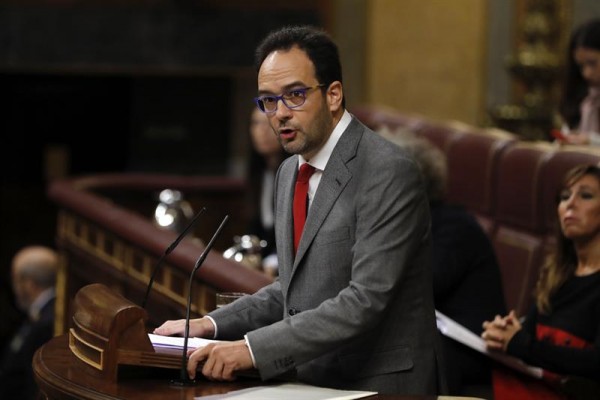 El PSOE avisa a Rajoy de que no le dará ni un día de cortesía 