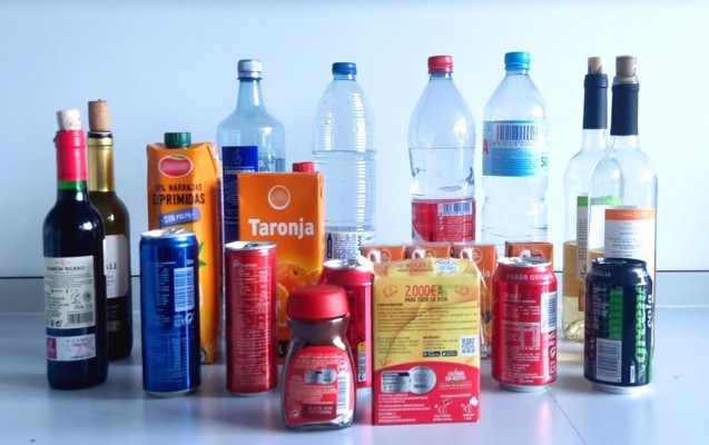 Demuestran que las bebidas azucaradas tienen 100 veces más concentración de plastificantes que el agua
