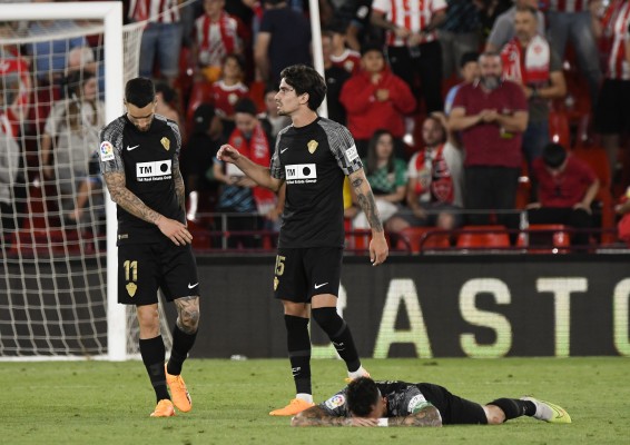 El Elche paga su mal arranque y entristece su Centenario con el descenso
