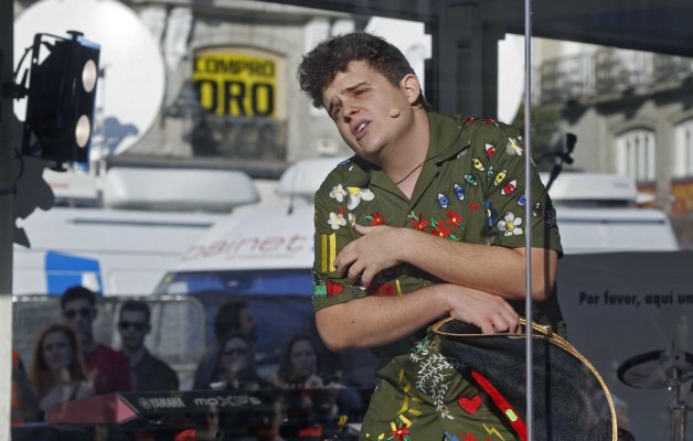 El rapero alicantino 'Arkano' bate el récord mundial tras improvisar rimas sin parar durante 24 horas  