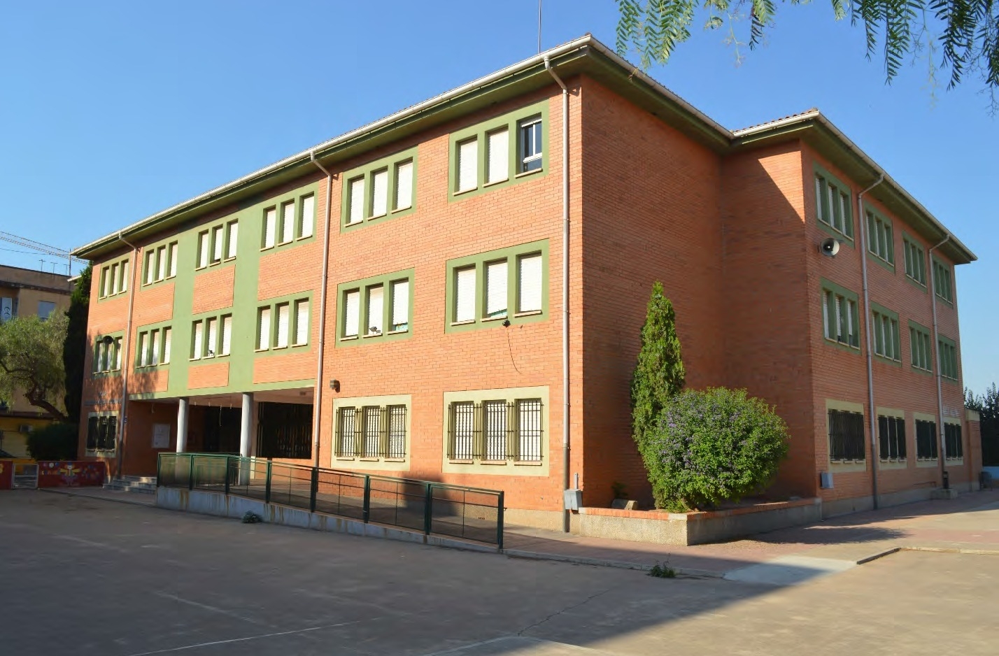 Burriana pedirá a Educación las competencias para rehabilitar el CEIP Roca i Alcaide

