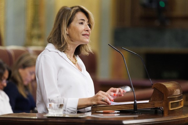 La ministra Sánchez defiende eliminar el paso a nivel en Alfafar y no descarta el soterramiento
