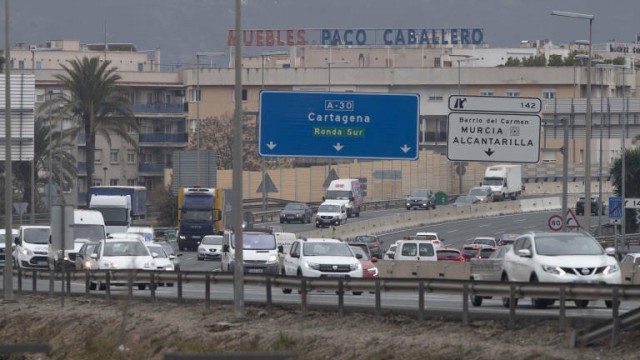 El esprint en la venta de coches se pone al ralentí en abril con los híbridos acelerando 