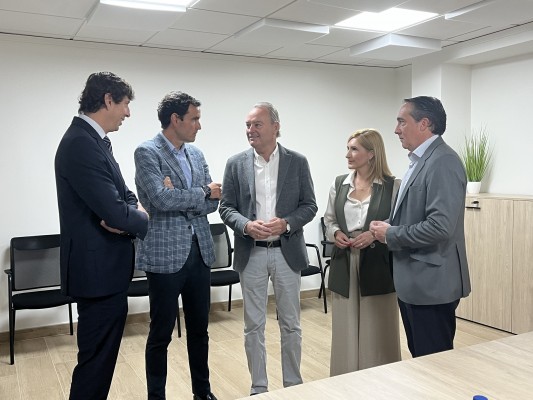 Fabra se reúne con la patronal de fritas y esmaltes: 