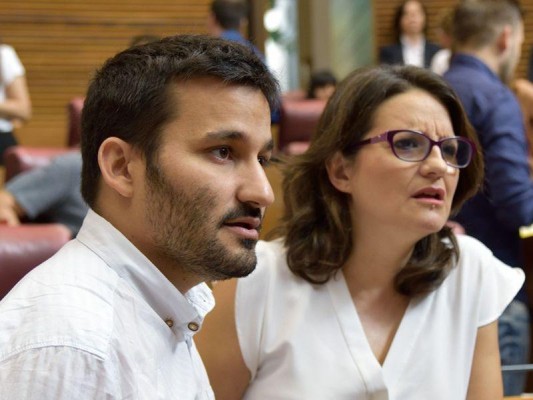 El TSJ condena a Educación a pagar 6.800€ a una 'english helper' por cobrar como becaria