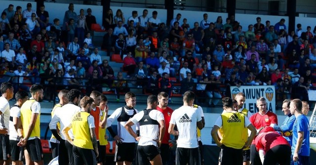 Un total de 3.000 aficionados acuden a la llamada de Prandelli
