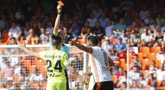 González González vuelve a cruzarse en el camino del VCF tras expulsar a Enzo Pérez ante el Betis
