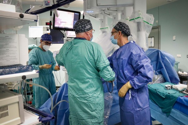 La Fe realiza el primer cerclaje abdominal de la Comunitat Valenciana con cirugía robótica
