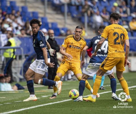 Koba Leïn contribuye en la remontada del Oviedo
