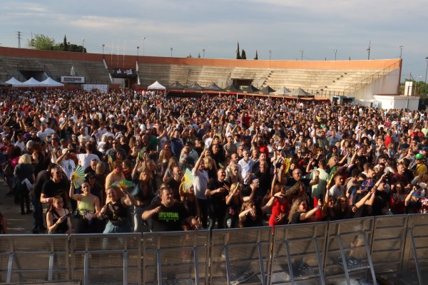 El festival We Love Remember de Onda congrega a miles de aficionados a la música noventera y dance