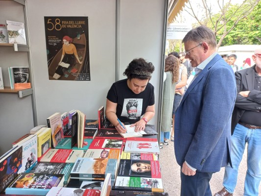 Puig compra 'Mireia', 'Cuando ya no quede nadie' y 'Todo va a mejorar' en la Fira del Llibre
